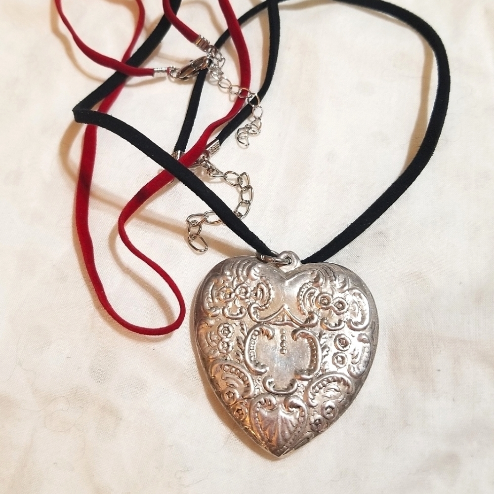 VICTORIAN Era Repousse Sterling Heart Pendant Necklace - Picture 3 of 6